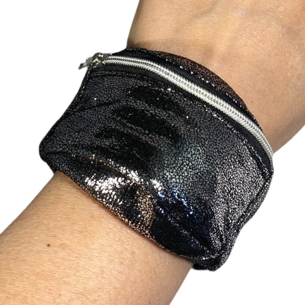 Avon Wrist Wallet Zip Sparkle Gray Snap 3 Size Settings New Sealed Package